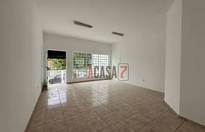 Casa comercial com 4 salas para alugar no Centro, Sorocaba 