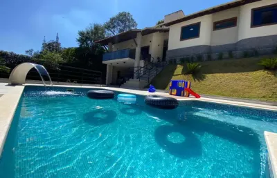 Casa 4 quartos com campo de futebol, piscina, área gourmet - aeroporto.