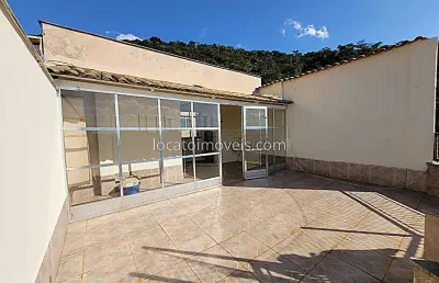 Cobertura três quartos, com suíte e elevador - santa helena.