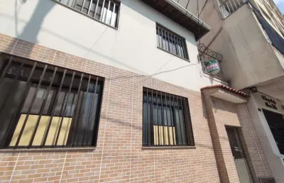 Casa do tipo sobrado no centro - comercial r$ 2.100,00
