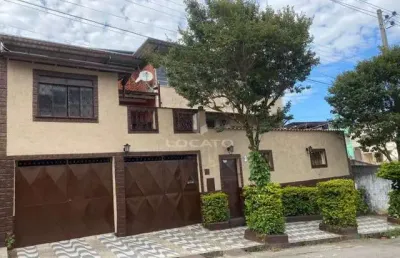 Casa quatro quartos, sendo uma suíte, com duas vagas de garagem no costa carvalho