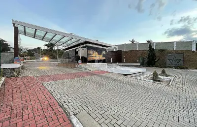 Terreno em condomínio fechado no residencial alvim á venda