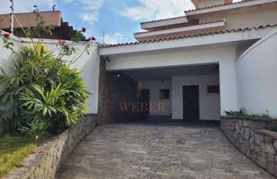 Sobrado espaçoso com área verde e localização privilegiada!