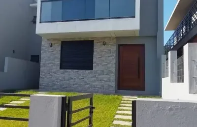 Casa à venda em garopaba, três (03) dormitórios e financiável.
