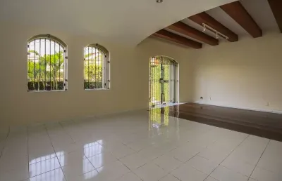 Casa tipo para venda e locação em pacaembu com 3 quartos, sendo 1 suíte, 255m²