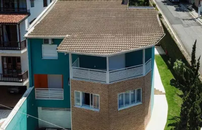 Sensacional casa em condomínio para venda com 5 quartos, sendo 4 suítes, 370m²