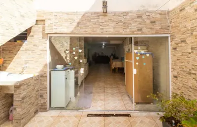 Aconchegante casa tipo para venda em pedra branca com 3 quartos, 200m²