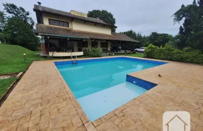Viva em harmonia com a natureza: casa exclusiva no condomínio itaembu!