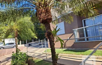 Apartamento dos sonhos, com duas garagens e armários conjugados