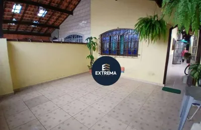 Conforto e espaço na vila mirim – casa com 2 dormitórios, suíte e 2 salas!