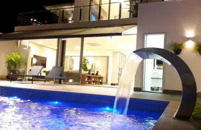 Casa com 4 quartos à venda no Jardim Karaíba, Uberlândia 
