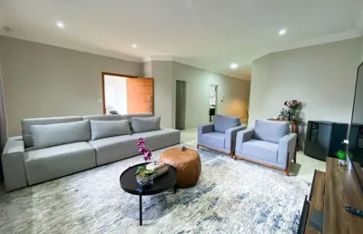 Casa com 4 quartos à venda no Santa Mônica, Uberlândia 