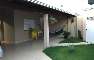 Casa com 3 quartos à venda no Jardim Europa, Uberlândia 