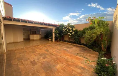 Casa com 4 quartos à venda no Osvaldo Rezende, Uberlândia 