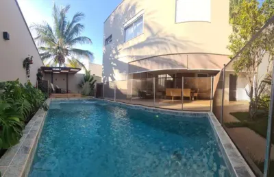 Casa com 4 quartos à venda no Jardim Karaíba, Uberlândia 