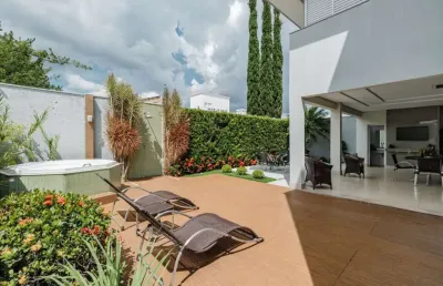 Casa com 4 quartos à venda no Jardim Karaíba, Uberlândia 