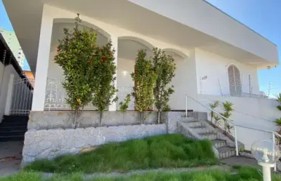 Casa comercial à venda no Martins, Uberlândia 