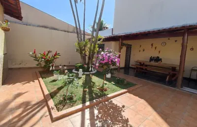 Casa com 3 quartos à venda no Jardim Botânico, Uberlândia 