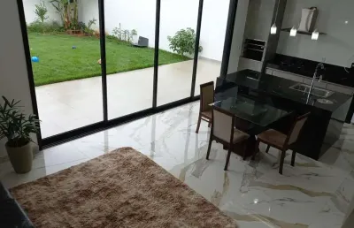 Casa com 3 quartos à venda no Jardim Karaíba, Uberlândia 