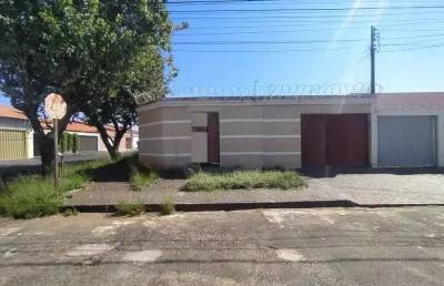 Casa com 3 quartos à venda na Cidade Jardim, Uberlândia 