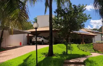 Casa com 5 quartos à venda na Cidade Jardim, Uberlândia 
