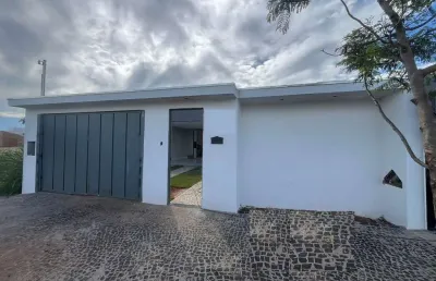 Casa com 3 quartos à venda no Novo Mundo, Uberlândia 