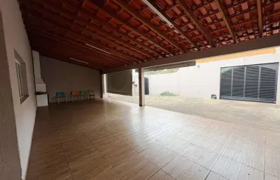 Casa com 3 quartos à venda no Lidice, Uberlândia 