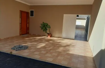 Casa com 4 quartos à venda no Santa Mônica, Uberlândia 