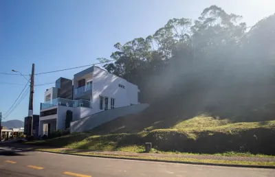 Terreno em condomínio fechado no bairro vila nova, em joinville/sc