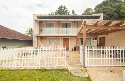 Sobrado com 03 quartos, sendo 02 suítes, à venda no bairro santo antônio em joinville - sc, por r$ 850.000,00