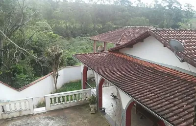 Chácara com 4 dormitórios à venda, 1110 m² por r$ 800.000,00 - caiçara - pouso alegre/mg