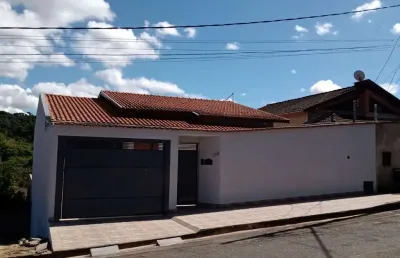 Casa com 3 dormitórios, 214 m² - venda por r$ 700.000,00 ou aluguel por r$ 4.500,00/mês - colinas de santa bárbara - pouso alegre/mg