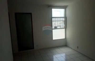 Apartamento em condomínio fechado com 02 dormitórios 01 banheiro 01 vaga coberta térreo