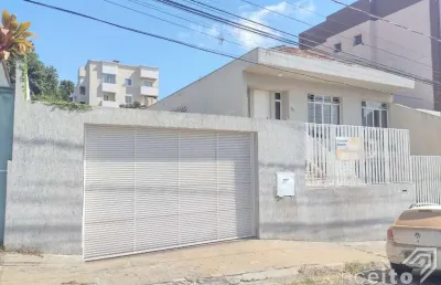 Casa com 5 quartos à venda na Rua Tenente Pinto Duarte, 631, Centro, Ponta Grossa