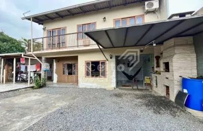Propriedade com 2 casas independentes - joinville/sc 450 m²