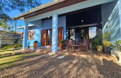 Oportunidade na praia: imóvel com piscina e localização privilegiada
