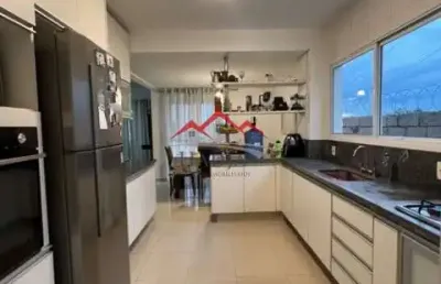 Casa triplex a venda condomínio reservatto engordadouro em jundiaí sp.