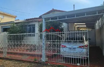 Casa térrea com amplo terreno e ótima localização à venda no jardim chapadão.