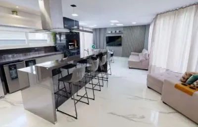 Casa alto padrão em condomínio fechado 5 suítes e 7 vagas de garagem em curitiba
