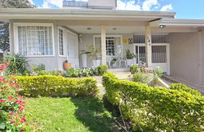 Residência ampla e versátil – ideal para moradia ou comércio no bairro bacacheri