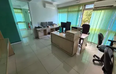 509 norte -  sala com 113m2, dividida e mobiliada !!!