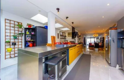 ** lindo sobrado reformado de 4 dormitórios sendo 2 suítes com 2 vagas de garagem - 169m² de área construída -  área gourmet + jacuzzi **