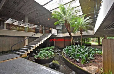 Casa cidade jardim a 11 minutos do shopping cidade jardim -  976 área construída - 3100m área total - 4 dormitórios sendo 4 suítes - 7 banheiros - 10