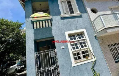 Sobrado de vila reformado com 141m² de área construída - 3 dormitórios sendo 1 suíte com closet - 4 vagas de garagem - boa localização no cambuci - sp