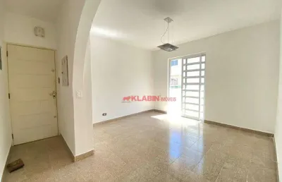 Apartamento de 2 quartos com 55m² de área útil - sacada - prédio sem garagem e sem elevador - entre os metrôs praça da árvore e santa cruz (650m)