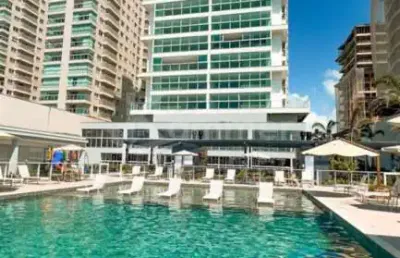 Apartamento com 5 suítes e uma piscina privativa à venda em piçarras, pé na areia no al mare beach front