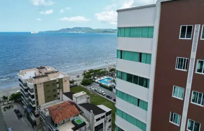 Apartamento de luxo a venda em meia praia com 4 suítes, na quadra do mar