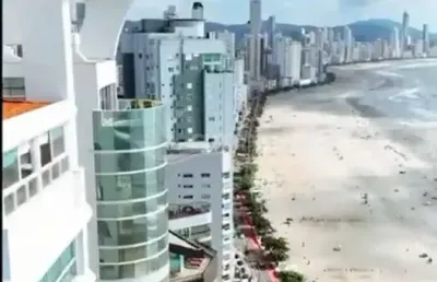 Cobertura triplex frente mar em balneário camboriú, alto padrão com osicina privativa 4 suítes e 5 vagas de garagem.