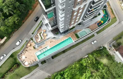 Apartamento de luxo mobíliado: com 3 suítes, 2 salas, 2 vagas de garagem, 121m² de área.