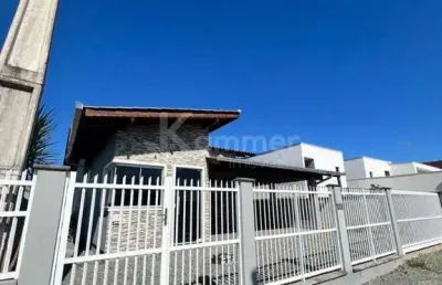 Casa à venda em barra velha-sc, bairro itajuba: 3 quartos, 1 sala, 2 banheiros, 2 vagas de garagem, 196m². aproveite!